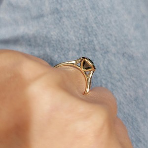 Bague classique pour femme en or jaune avec diamant solitaire bleu verdâtre rond serti clos, bijou de fiançailles - Product Image 3