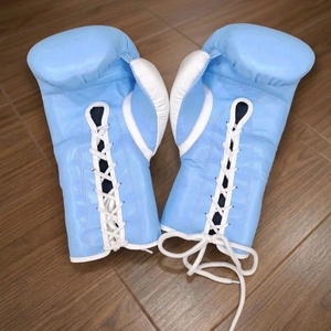 ถุงมือชกมวยสำหรับฝึกซ้อม รุ่น Professional Pro Fighting Fly สีน้ำเงินขาว หนังวัวแท้ สายรัดข้อมือปรับได้ รุ่น AI-BG-515 - Product Image 4