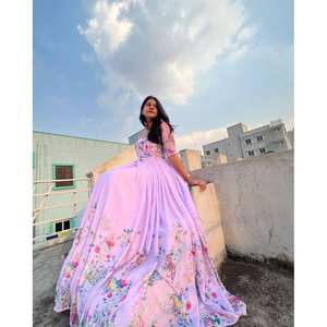 Vestido de Chifón de Diseñador para Fiesta, Hermoso Estampado Floral, Elegante Look de Noche - Product Image 2