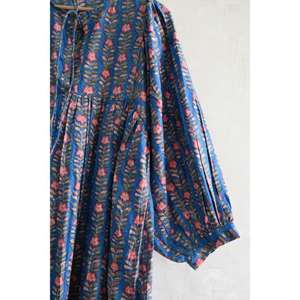 Robe longue en coton imprimée à la main motif floral, col profond, taille naturelle, lavable, tenue d'été, robe décontractée ethnique bohème pour femme - Product Image 2