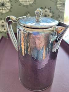 Carafe en acier inoxydable pur à 100 %, finition soignée, pour la table d'hôtel, fabriquée à la main, produit solide, carafe en métal, pièce unique - Product Image 2