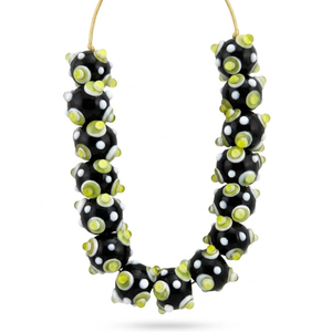 Perles en verre soufflé à la main 12 mm |   Perles de verre artisanales rondes noires avec motif de points en relief jaune citron |   Fabrication de bijoux artisanale - Product Image 1