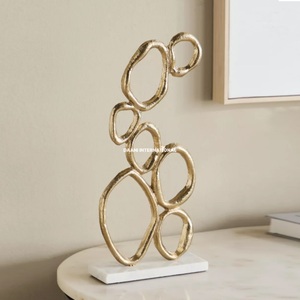 Sculpture d'art contemporaine de luxe en or avec support en marbre blanc, ornement de bureau haut de gamme pour la décoration moderne du salon - Product Image 1