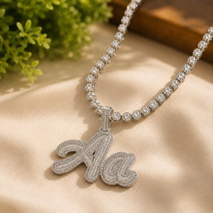 Collier Pendentif Lettre Personnalisé Sertie de Moissanite et Diamants Baguette, Breloque Prénom Unisexe - Product Image 1