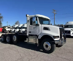 Camión Usado Volvo VHD84B300 2021 de Alto Rendimiento - Cabina y Chasis, Eje Delantero 455HP, Automático, Listo para Envío Mundial - Product Image 1