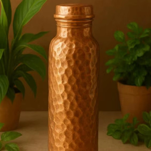 Botella de agua ecológica de cobre para una hidratación consciente, recipiente metálico reutilizable que apoya hábitos de agua limpia y rutina de bienestar. - Product Image 1