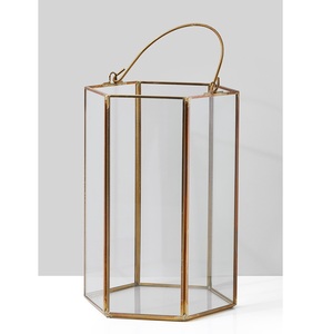 Portavelas de cristal dorado con diseño único, marco cuadrado de metal, estilo huracán, para decoración del hogar y centros de mesa para bodas. - Product Image 2