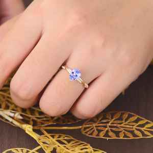 Anillo de Compromiso con Tanzanita en Forma de Pera, Anillo de Novia Vintage con Moissanita, Joyería de Boda en Oro Amarillo - Product Image 1