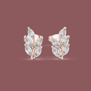 Boucles d'oreilles en moissanite ronde 14K en or pour un usage quotidien - Product Image 1