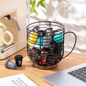 Canasta para Frutas en Forma de Taza de Metal Negro con Base y Asa de Madera Natural, Organizador Decorativo para la Encimera de la Cocina - Product Image 6