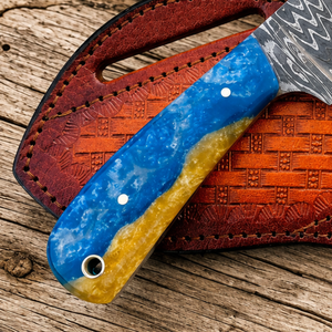 Couteau de chasse artisanal en acier Damas avec manche en résine bleue, lame fixe, fourreau en cuir - Product Image 3