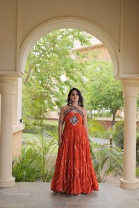Vestido Kutchi con patchwork, especial para Navratri, listo para usar, de georgette sintética, con vuelo completo, diseño elegante con estampado de lujo. - Product Image 3