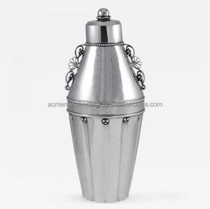 Coctelera de latón con acabado dorado, perfecta para barman elegante y mezcla de cócteles - Product Image 6