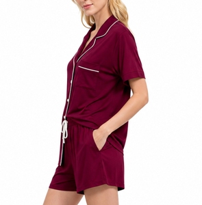 Ensemble de pyjama court en satin pour femme – Léger, respirant, séchage rapide, confortable, avec passepoil contrastant, coupe décontractée – Idéal pour l'été - Product Image 3