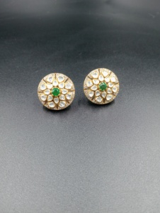 Boucles d'oreilles clous fleur pour femme, plaqué or 22 carats, argent, cristal, strass, style classique de luxe, à porter au quotidien, cadeau, Amaira Jewels - Product Image 3