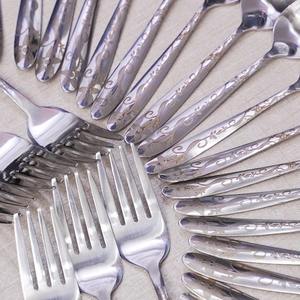 Ensemble de couverts en acier inoxydable floral de 29 pièces, finition de qualité alimentaire, design élégant imprimé étoiles, collection moderne, ensemble cuillère-fourchette - Product Image 3