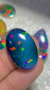 Opale noire d'Éthiopie naturelle, cabochon ovale, pierre précieuse en vrac, effet de jeu de couleurs, pour la fabrication de bijoux - Product Image 1