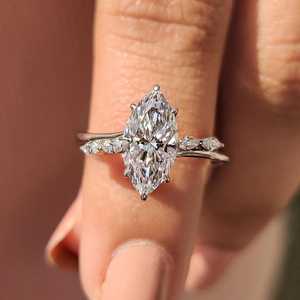 Anillo de compromiso con halo oculto y diamante de corte marquesa de 2.50 CT – Anillo solitario de oro de 14K - Product Image 1