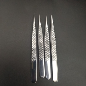 Pinzas para Pestañas de Acero Inoxidable Antiácido de Larga Duración, Marca Personalizada, Punta Suave de Precisión, Antiestáticas, Agarre Fino - Product Image 3