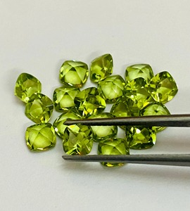 Gema de Peridoto Natural con Corte Cojín Facetado de Arizona para Joyería - Product Image 5