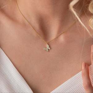 Colgante de Mariposa en Plata con Baño de Rodio y Diamante Corte Marquesa para Mujer - Product Image 1