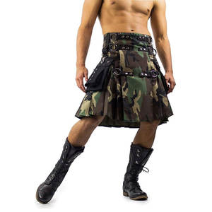 Kilt tactique pour homme en tissu camouflage woodland avec poches cargo noires - Product Image 5