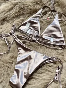 Ensemble bikini sexy pour femme, haut triangle dos nu et bas string plissé à nouer sur le côté, deux pièces, couleur unie, extensible, séchage rapide, maillot de bain pour vacances à la plage - Product Image 1