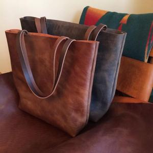 Bolsos de Mano de Cuero Genuino con MOQ Bajo, Bolso de Compras para Mujer, Ecológico, Gran Capacidad, Cierre de Cremallera, Impresión de Logotipo Personalizado - Product Image 1