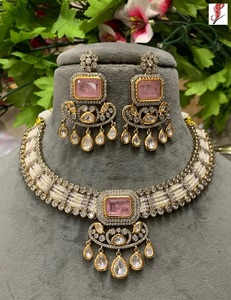 Elegante Juego de Collar y Aretes Clásicos de Latón Chapado en Oro de Alta Calidad para Regalo de Boda, Compromiso o Fiesta para Mujer - Product Image 2