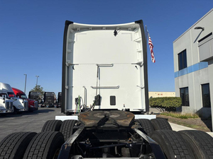 Camión Volquete Kenworth T680 8X4 2025, Usado, con Volante a la Izquierda, Caja de Cambios Automática FAST, Motor Diésel, Estándar de Emisiones Euro 6, Cámara Trasera - Product Image 4