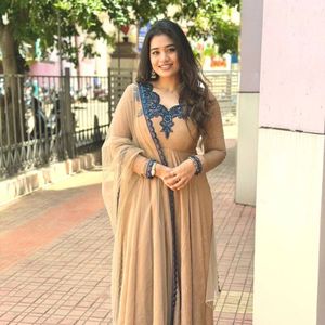Robe de mariée pakistanaise brodée à la main, Lehenga Choli en soie, tenue de mariage formelle pour femmes - Product Image 2