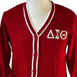 Pull en tricot d'hiver pour homme, col en V brodé Delta Sigma Theta, rouge et blanc, manches longues, style preppy, laine/acrylique épaisse - Product Image 5