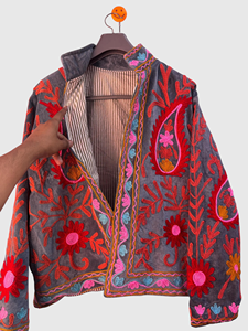 Chaqueta de Terciopelo con Bordado Floral, Cuello Mandarín, Manga Larga, Talla Grande, Ropa de Invierno para Mujer, Estilo Elegante - Product Image 4