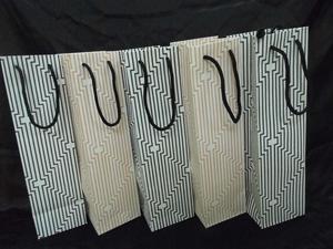 Bolsas de papel impresas con logotipo personalizado para regalos minoristas y branding OEM, venta al por mayor, marca privada, calidad de exportación a nivel mundial - Product Image 4