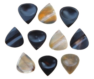 Púas de Guitarra de Cuerno de Búfalo con Impresión de Pulgar y Dedos, Hechas a Mano, Naturales, Accesorios Musicales Personalizados para Guitarristas - Product Image 2
