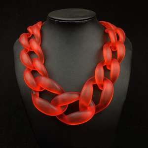 Collier long en résine à maillons larges, style moderne, mélange de couleurs, punk, creux, épais, décoration murale artisanale - Product Image 4