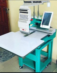 Máquina Computarizada de Bordado con Lentejuelas, Equipo de Bordado Multiagujas para Taller de Confección y Producción de Insignias Personalizadas - Product Image 1