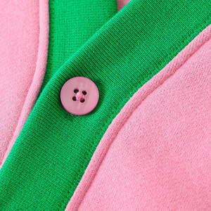 Suéter tipo cárdigan rosa y verde con letras de chenilla y mangas a rayas, regalo para hermana de hermandad, colores distintivos. - Product Image 2