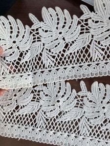 Ribete de encaje guipur al por mayor de poliéster de 12 cm de ancho con borde festoneado floral para vestido de novia, OEM ODM personalizado - Product Image 3