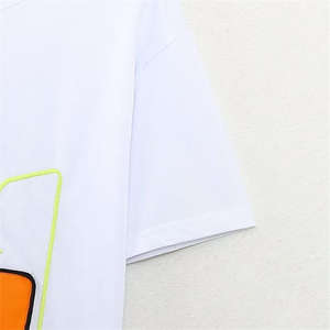 Fabricant de T-shirts pour femmes en gros – T-shirts en coton élégants avec impression et broderie, coupe oversize et carrée pour collections de mode en gros - Product Image 6