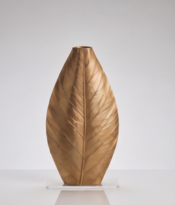 Vase décoratif en métal doré de luxe, texture de feuille inspirée de la nature, pour la maison, le bureau ou le hall d'entrée - Product Image 1