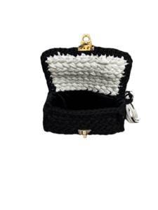 Bolso de Mano Mini de Ganchillo de Algodón Hecho a Mano en Blanco y Negro - Product Image 5