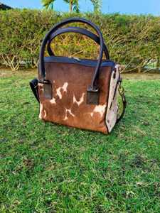 Bolso Tote de Cuero con Pelo Sintético, Personalizado, Liso, Teñido, Casual, para Mujer, Disponible en Todos los Tamaños, con Logotipo Personalizado - Product Image 4