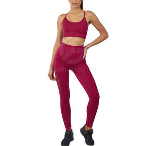 Ensemble de yoga léger sur mesure pour femme, écologique, respirant, 2 pièces, avec logo frontal, pour la gym et le fitness - Product Image 2