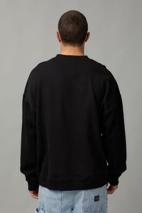 Sudadera Premium Unisex de Corte Regular, Negra, para Invierno, con Logotipo Frontal, 300g, Tejido de Algodón, Silueta Cómoda y Relajada - Product Image 2