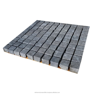 Adoquines de basalto de alta calidad de 100x100x76mm adoquines cúbicos naturales negros grises para exteriores de Vietnam Stock para uso en exteriores - Product Image 1