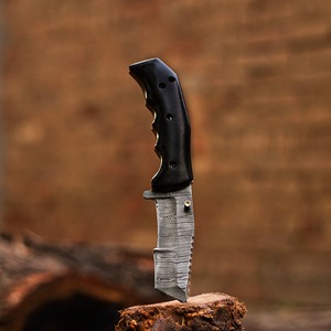 Couteau pliant artisanal de qualité industrielle/DIY, lame à pointe clip dentelée en acier Damas, manche en Micarta - Product Image 2