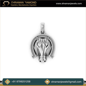 Pendentif tête de cheval en argent 925 plaqué or avec cadre en fer à cheval serti de diamants naturels VVS, charme classique unisexe unique pour un usage quotidien - Product Image 2
