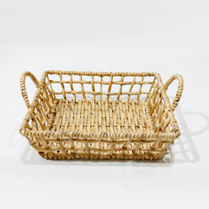 Plateau de rangement en rotin rectangulaire au design minimaliste avec poignée portable, finition naturelle non traitée pour utilisation sur table - Product Image 3