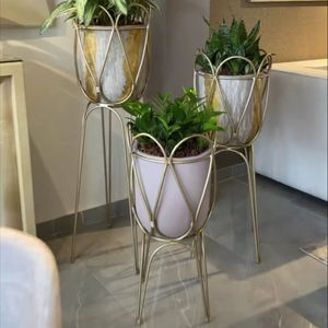 Support de plante en métal Urban Stone, support de plante en pierre de luxe doré, cadre doré, jardinière en béton - Product Image 1